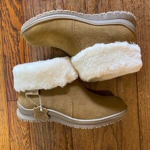 Minnetonka Tan Suede Ankle Boots with Cream Faux Fur Lining size 6